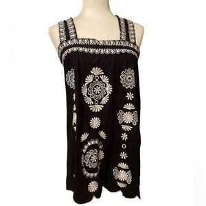 Vertigo Embroidered Top Size Small